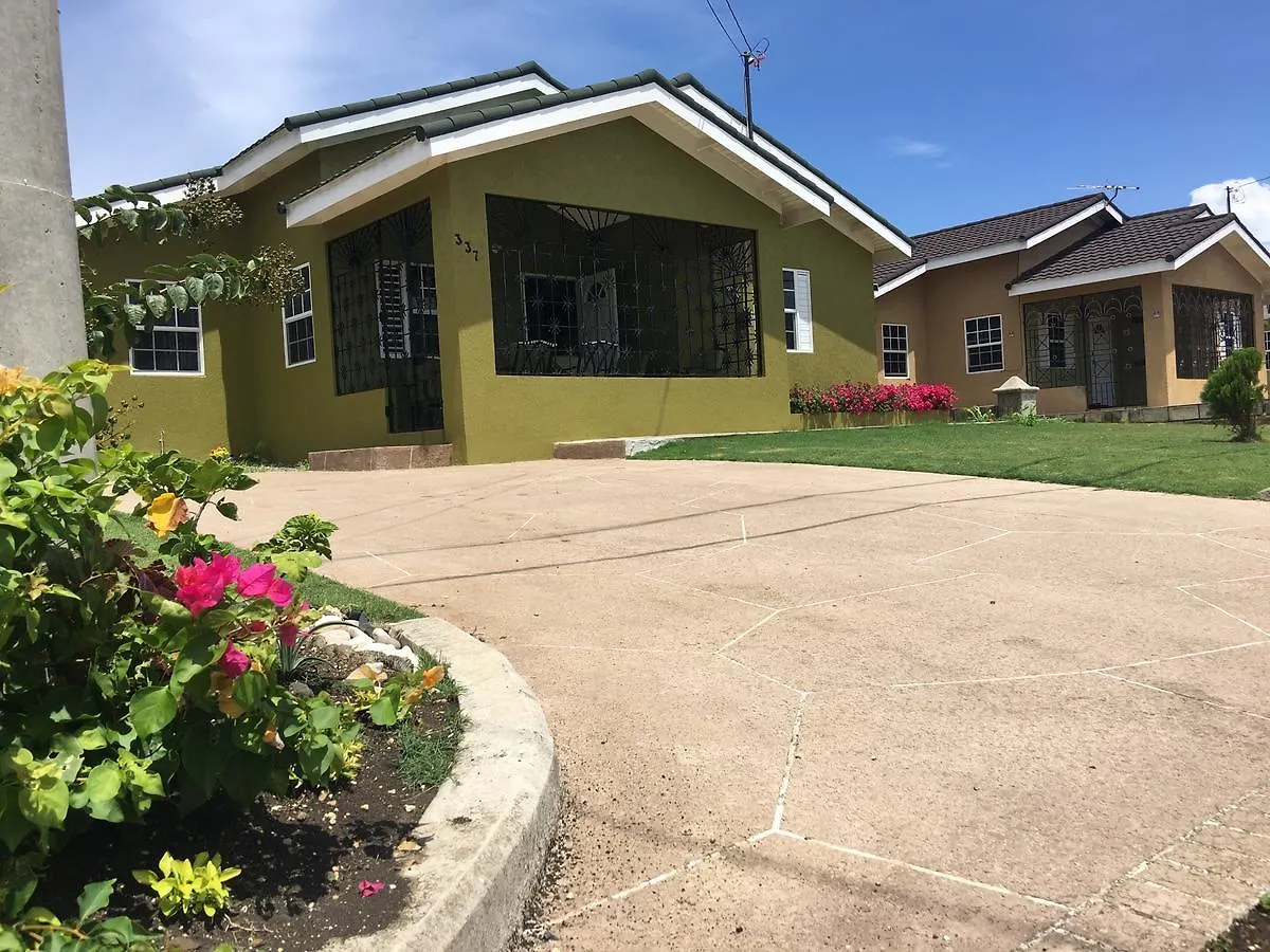 Dom wakacyjny Drax Hall Country Club'S Sweet Escape Saint Annʼs Bay